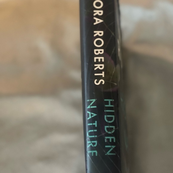 Nora Roberts 'Hidden Nature' Book - Picture 2 of 3